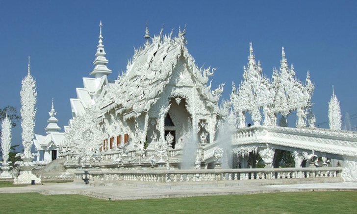 "วัดร่องขุ่น" พุทธศิลป์ที่ได้แรงบันดาลใจจาก "พระบาทสมเด็จพระเจ้าอยู่หัวรัชกาลที่ ๙"