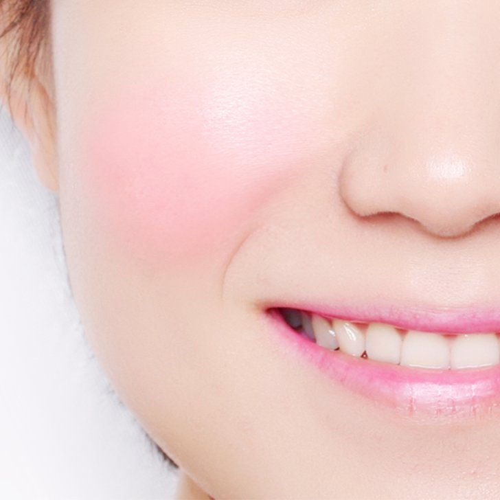 Bbia Downy Cheek - 01 Downy Pink ให้แก้มเนียนสวยอมชมพูระเรื่อด้วยสีชมพูสว่างคล้ายนมสตรอเบอร์รี่ | www.Sky007.co.th