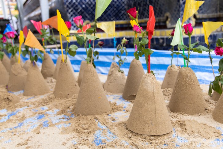 ก่อเจดีย์ทราย วันสงกรานต์