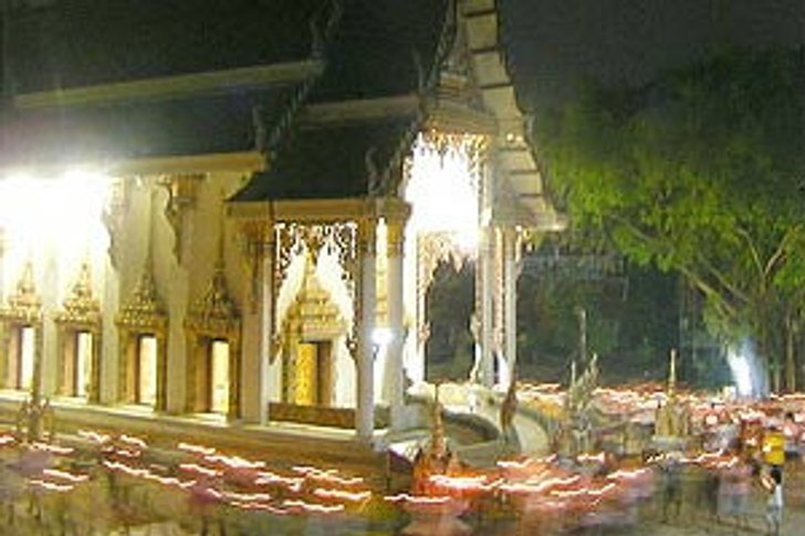 พิธีเวียนเทียนในวันสำคัญทางพระพุทธศาสนา