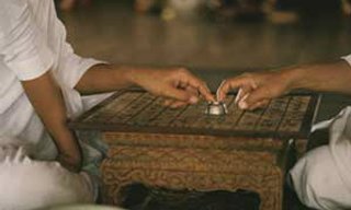 ผีถ้วยแก้วการละเล่นโบราณของคนอยากเห็นผี