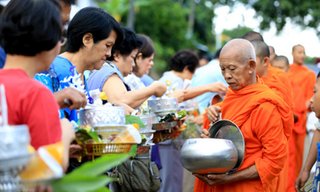 การทำบุญวัน "ออกพรรษา" 2559