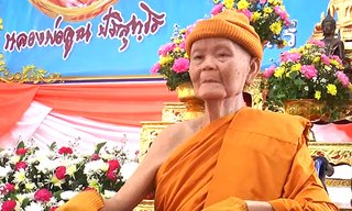 หุ่นขี้ผึ้ง ”หลวงพ่อคูณ” เหมือนจริง ใช้เส้นผมจริง กราบไหว้เพื่อสิริมงคล