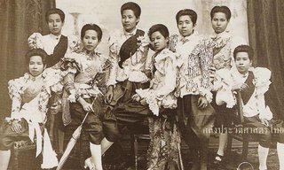 ธรรมเนียมโบราณ “การถวายตัวในราชสำนัก"