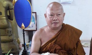 "หลวงพ่อบาทเดียว" เกจิชื่อดังทักชะตาแม่นยำยิ่งกว่าจับวาง