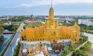งาน “สัปดาห์วิสาขบูชา – อัฏฐมีบูชา” สักการะพระบรมธาตุสี สร้างบารมี กวนข้าวทิพย์ ฟังเทศน์คาถาพัน