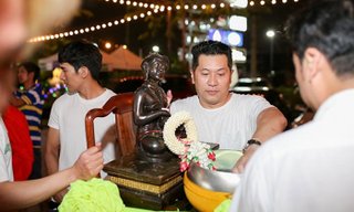 พิธีตักบาตรเที่ยงคืน "พระอุปคุต" วันเป็งปุ๊ด