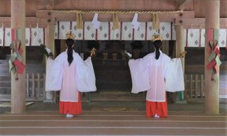 เปิดประวัติ “มิโกะ” อดีตร่างทรงแห่งองค์เทพ