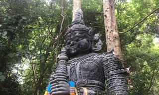 ขอโชคลาภ องค์ปู่ดำ ท้าวเวสสุวรรณ เก่าแก่ที่สุดใน จ.พะเยา เผยเคล็ดลับการขอพร