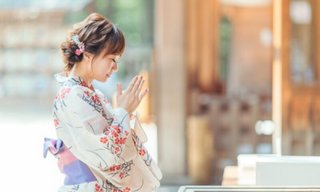 แนะนำวิธีขอพรเรื่องความรักอย่างไรให้ปัง! เมื่อไปเยือนศาลเจ้าญี่ปุ่น
