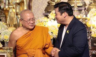 ตามรอย "ท่านอ้น" ทำบุญ ไหว้พระ สักการะสิ่งศักดิ์สิทธิ์รอบกรุง