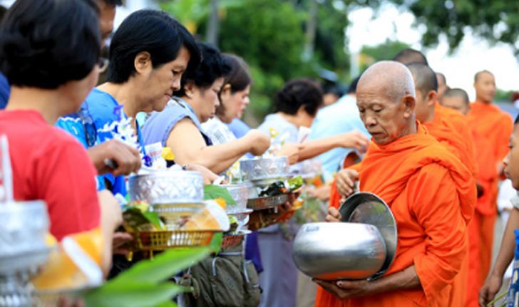 การทำบุญวัน "ออกพรรษา" 2559