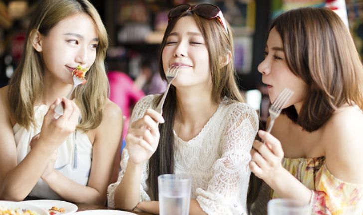 พฤติกรรมการกินอาหารที่แตกต่างกันของสาวๆ ทั้ง 12 ราศี