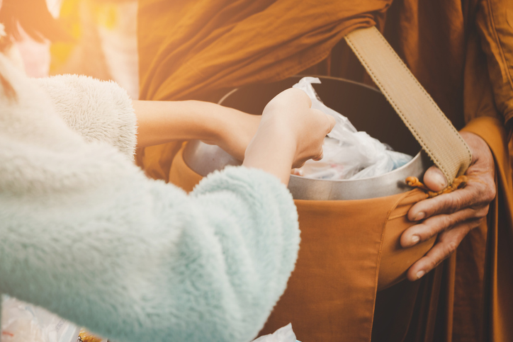 วันออกพรรษา เป็นวันหยุดไหม