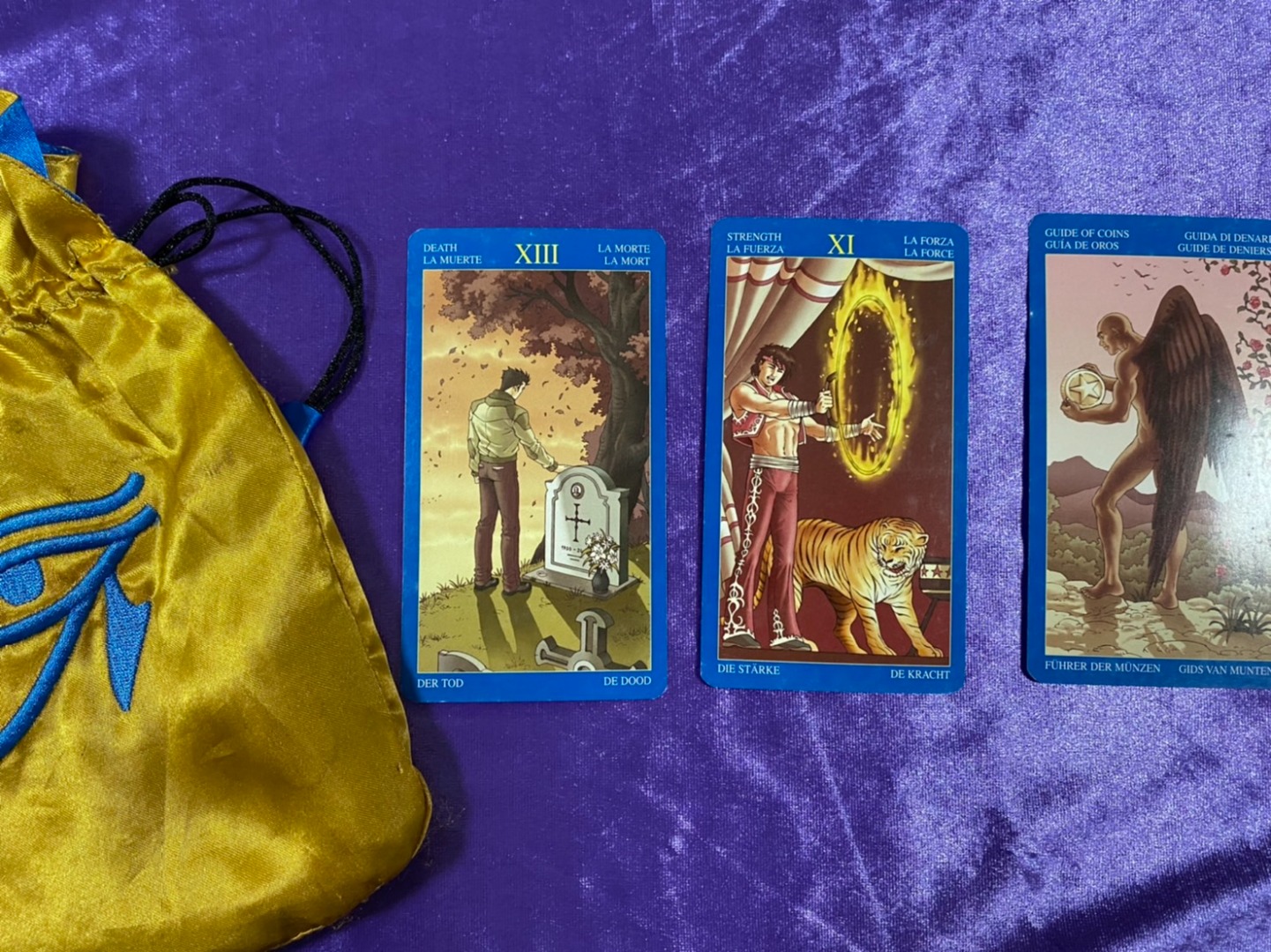 ตัวตนของเกย์ที่บ่งบอกในไพ่