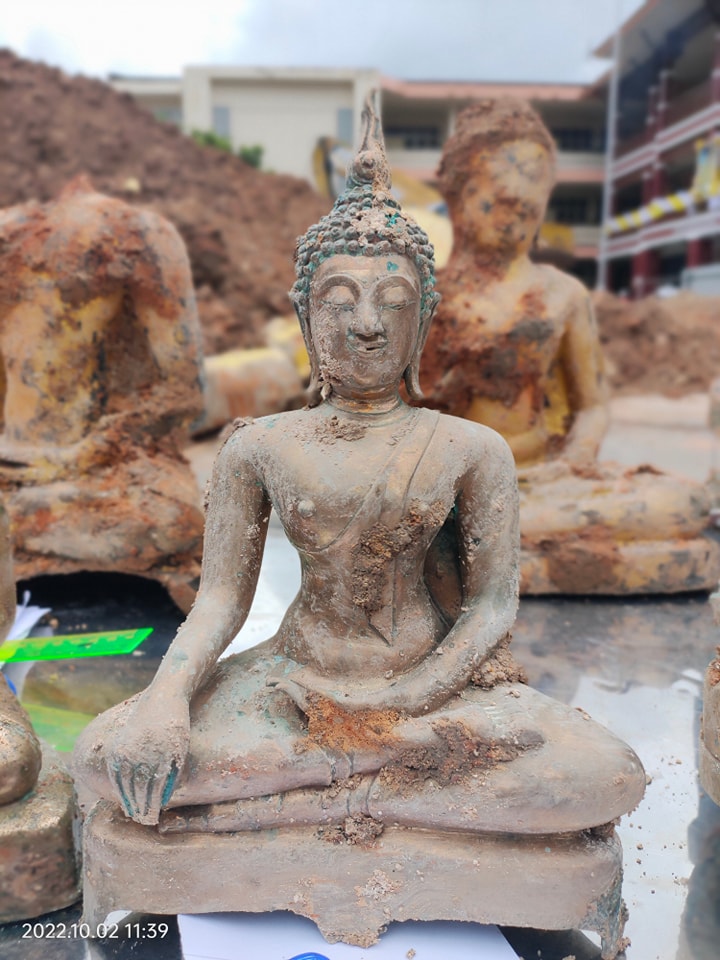 พระธาตุถล่มกรุแตก