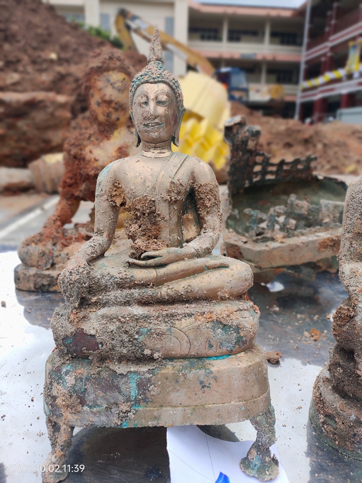 พระธาตุถล่มกรุแตก