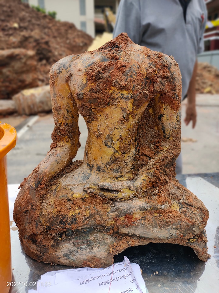 พระธาตุถล่มกรุแตก