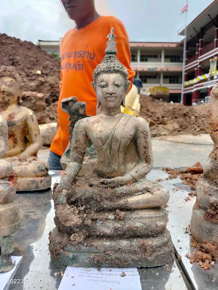 พระธาตุถล่มกรุแตก