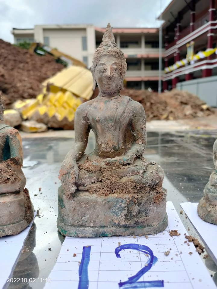 พระธาตุถล่มกรุแตก