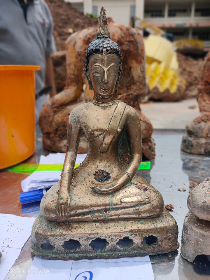 พระธาตุถล่มกรุแตก