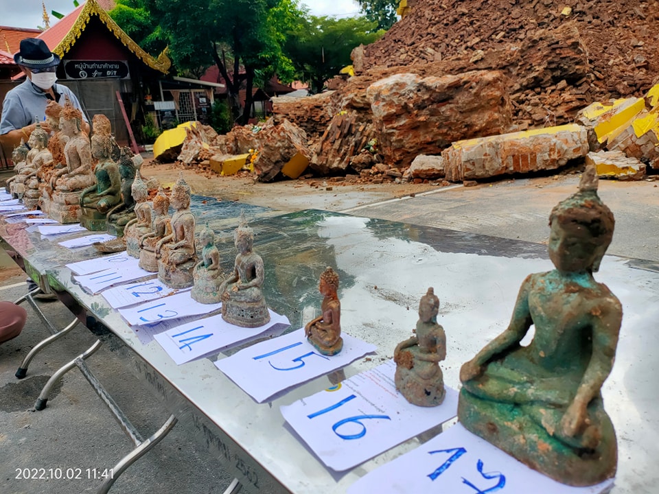 พระธาตุถล่มกรุแตก