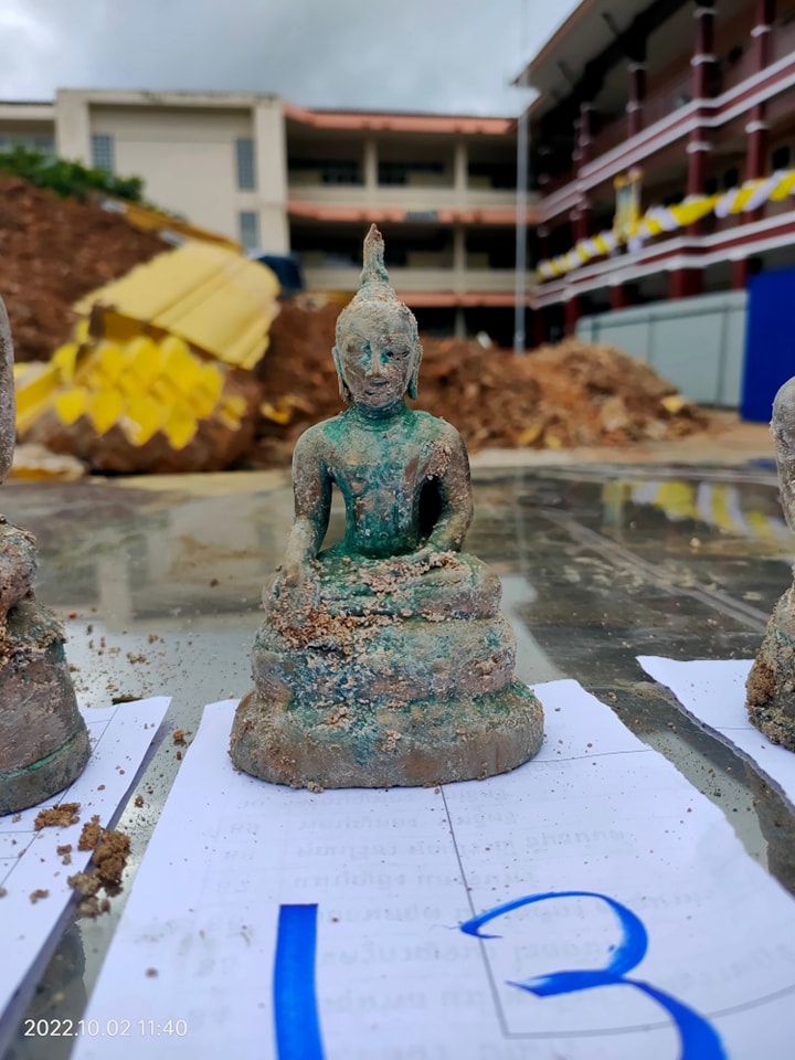 พระธาตุถล่มกรุแตก