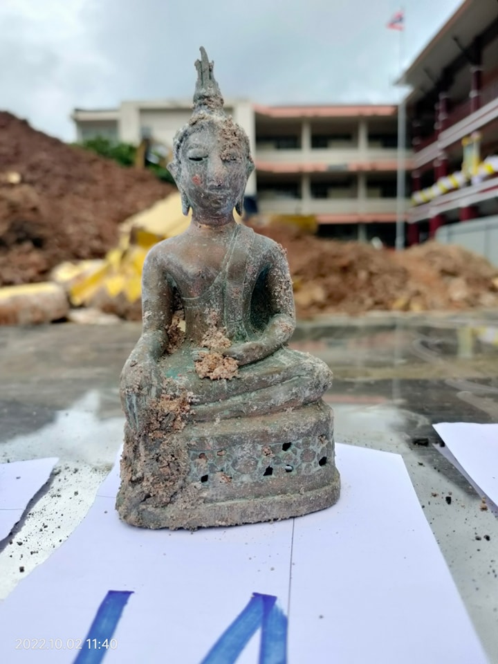 พระธาตุถล่มกรุแตก