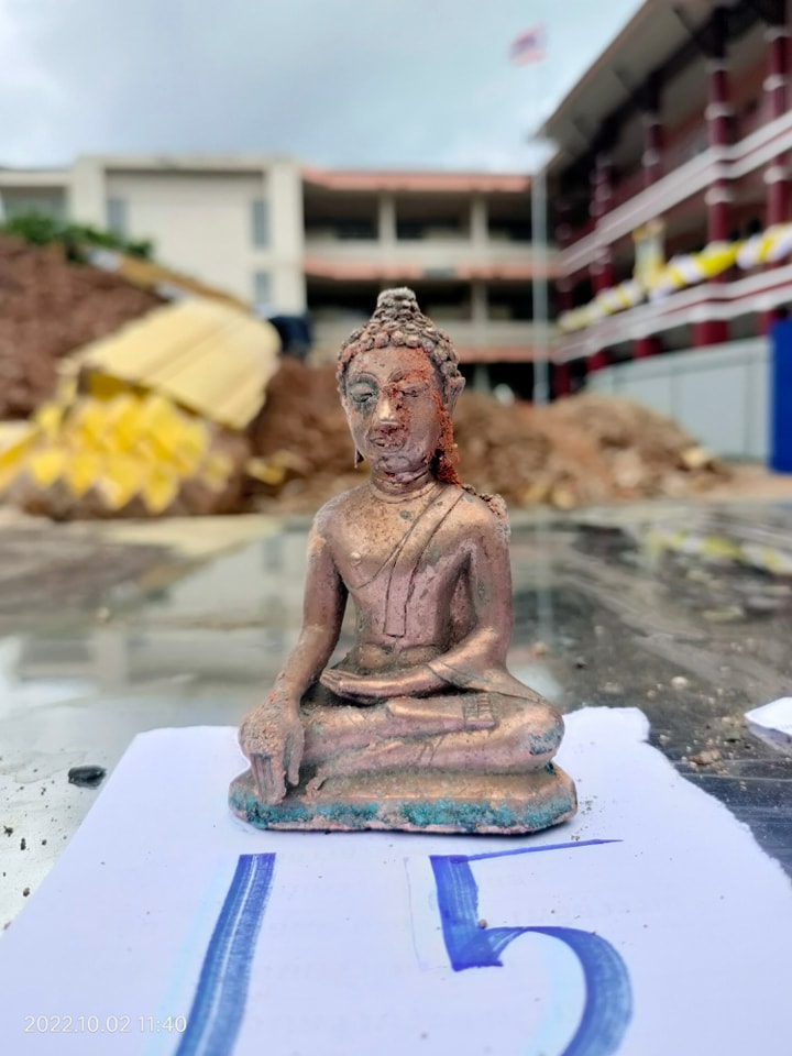 พระธาตุถล่มกรุแตก
