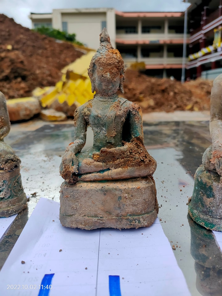 พระธาตุถล่มกรุแตก