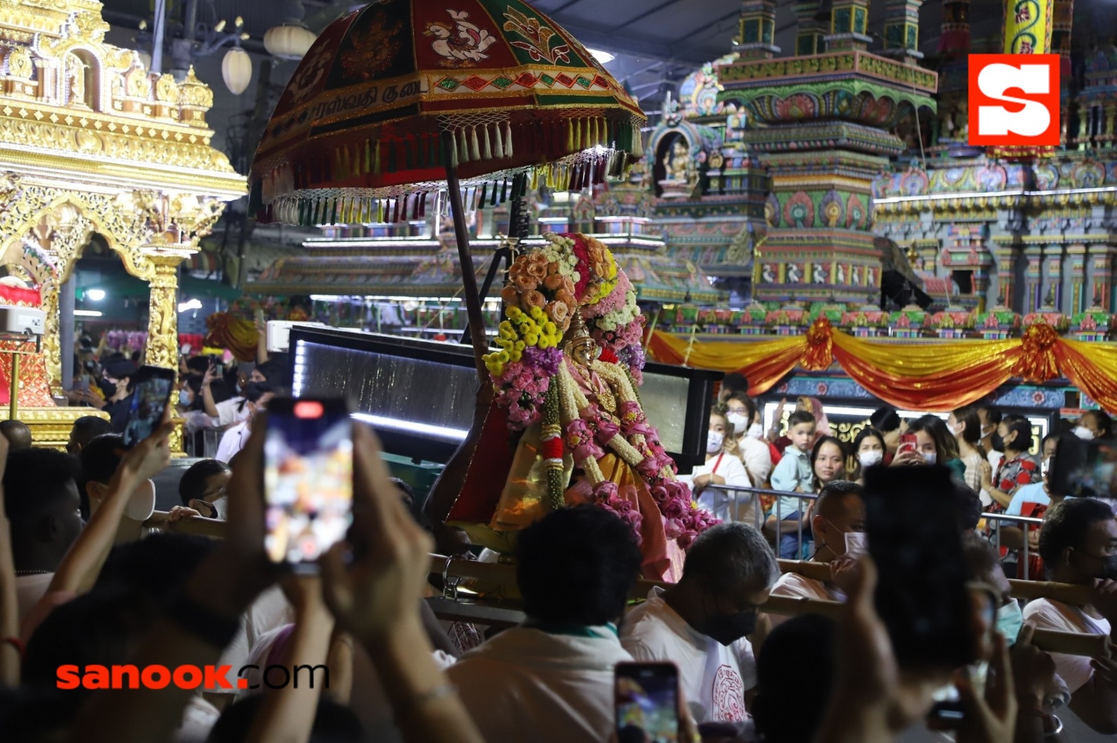 บรรยากาศงานนวราตรี ขบวนแห่ประเพณีวันวิชัยทัสมิ  วัดแขก สีลม