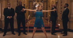 Taylor Swift ปลดปล่อยจิตวิญญาณ โชว์ลีลาการเต้นสุดเจ๋งในเอ็มวีใหม่ "Delicate"