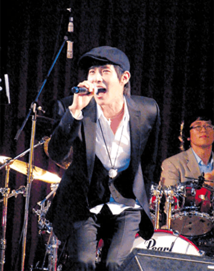ไรอัน-พารัน โผบินขึ้นเหนือ โชว์พลังเสียงในงานRise Up