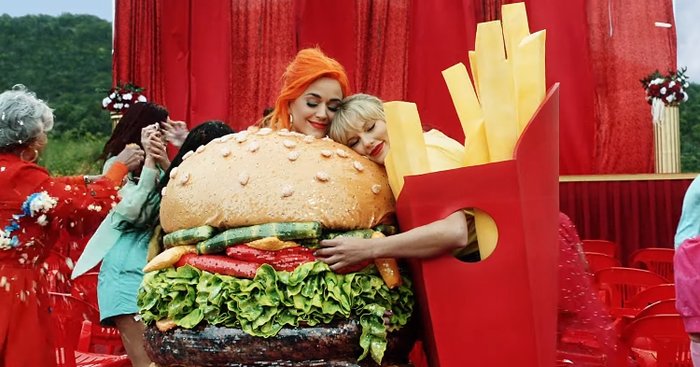 เลิกเกาเหลา Taylor Swift สวมกอด Katy Perry ในเอ็มวีใหม่ “You Need To Calm Down”