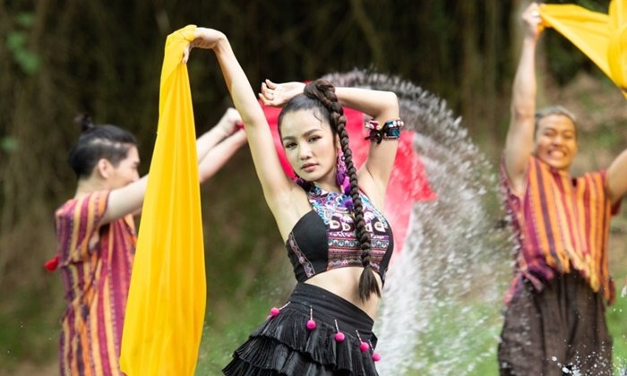 "กระแต อาร์ สยาม" เปิดตัวเอ็มวี "สาวดอยคอยปี้" โชว์ความน่ารักจนยอดวิวทะลุล้าน
