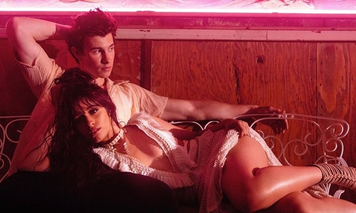 Shawn Mendes จูบ Camila Cabello โต้ตอบชาวเน็ตคอมเมนต์ “จูบแปลกเหมือนปลา”