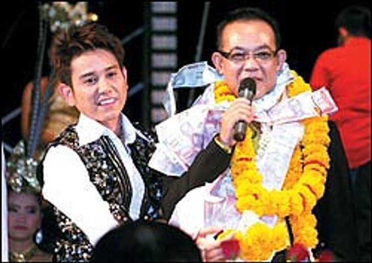 รวมมิตรนักร้องลูกทุ่งปันนํ้าใจ ยอดรัก หาทุนรักษามะเร็ง