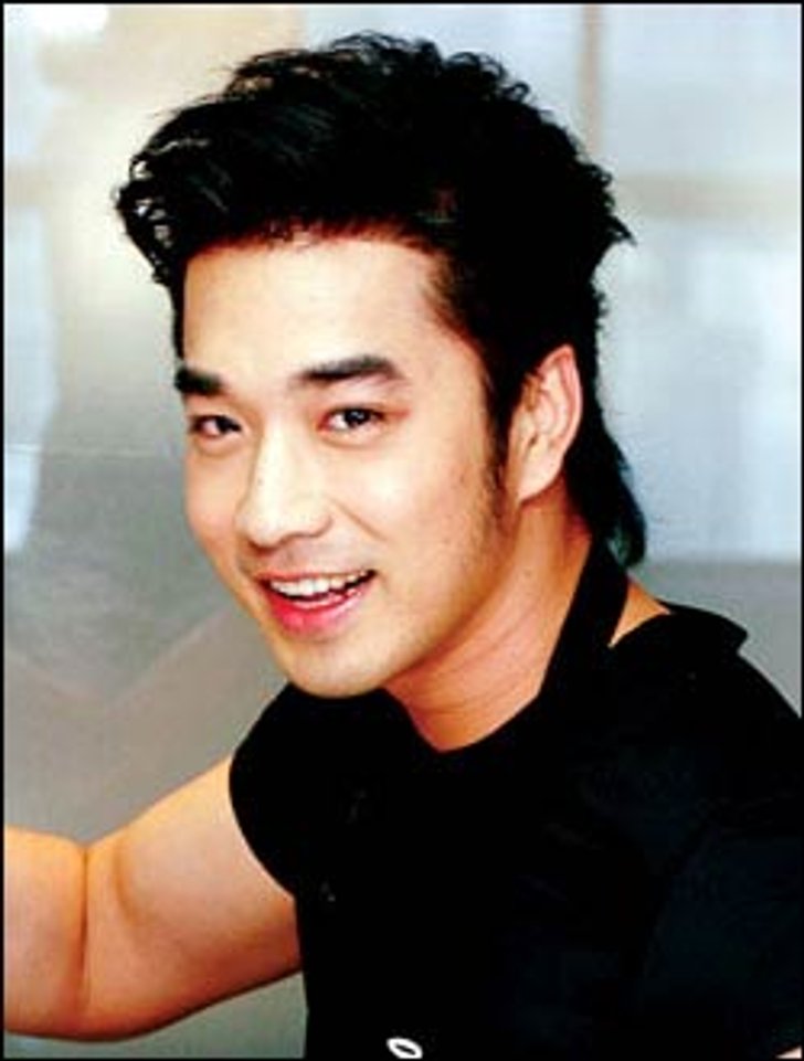 เจมส์ หนุ่มฮอตขวัญใจชาวสีม่วง