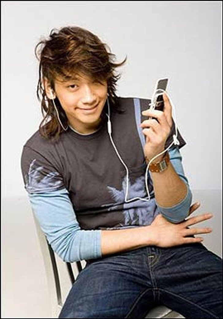 เรน ร้องเต้นสุดเหวี่ยง ในมิวสิควิดีโอเพลงประจำโอลิมปิค 2008
