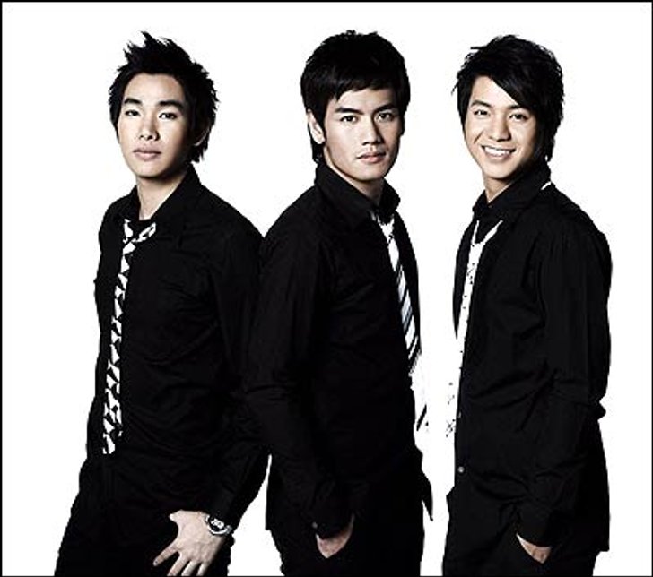 เป๊ก-อ๊อฟ-ไอซ์ ขอรวมเป็นหนึ่งในคอนเสิร์ต PECK AOF ICE WE R ONE