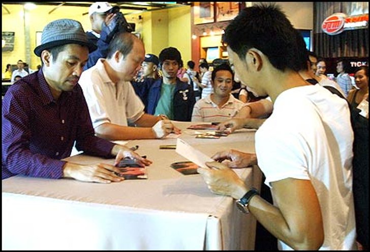บอย ป๊อด ดี๊ด๊า! บัตรคอนเสิร์ตยอดพุ่ง จับมือขอบคุณแฟนเพลง