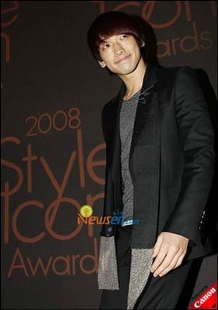 เหลือเชื่อ! หนุ่มฮอต เรน เห็นคุณค่าของเงิน ใช้แค่ 2 พันบาทต่อเดือน!!