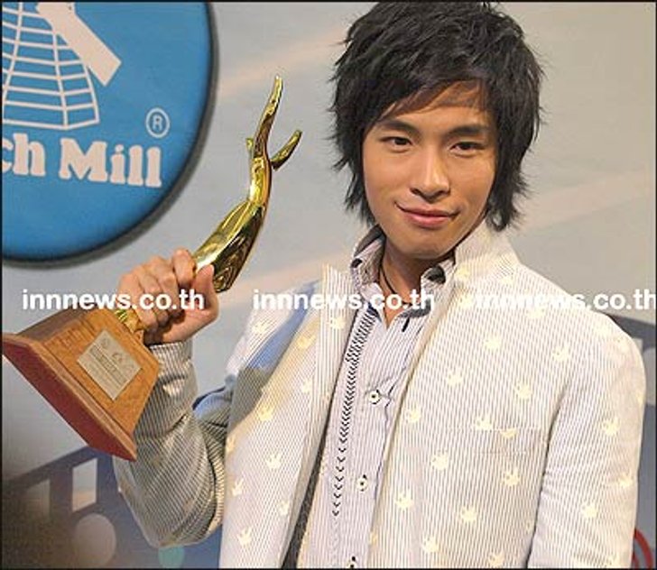 นัท ลั่นไม่เคยใช่เงินโหวตพรีเซ็นเตอร์! โต้แฟนคลับแอนตี้ รุจ