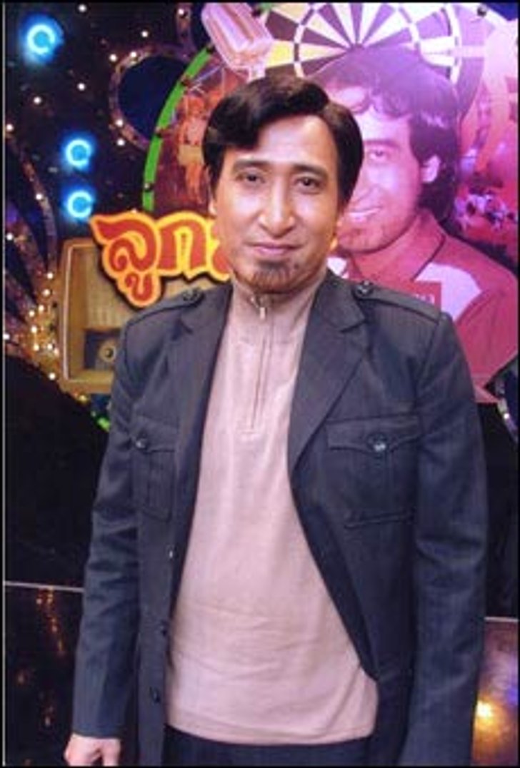 สายัณห์ ป้วนเปี้ยนงานศพ ยอดรัก แต่ยังไม่กล้าเข้า!