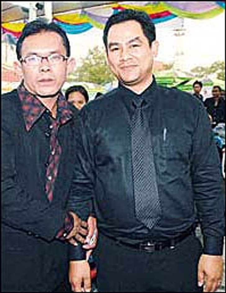 ลูก ยอดรัก โต้! ไม่มีงานทำ พ่อเมืองพิจิตรเตรียมจัดคอนเสิร์ต 10 คืนรวด!