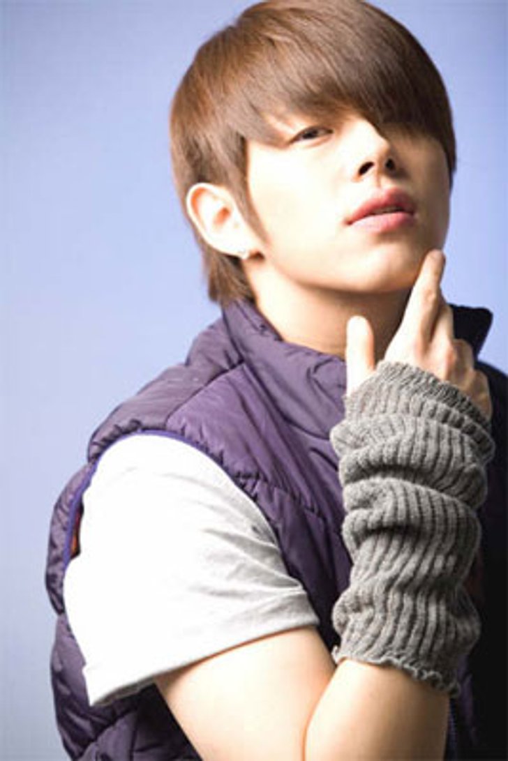 แทคุนหนุ่มนักร้องหน้าใหม่ เปิดตัวเป็นครั้งแรก