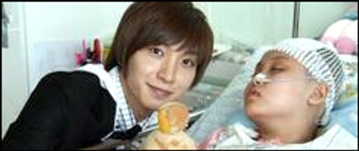 อีทึก - Super Junior เยี่ยมผู้ป่วยโรคมะเร็ง ถึงโรงพยาบาล