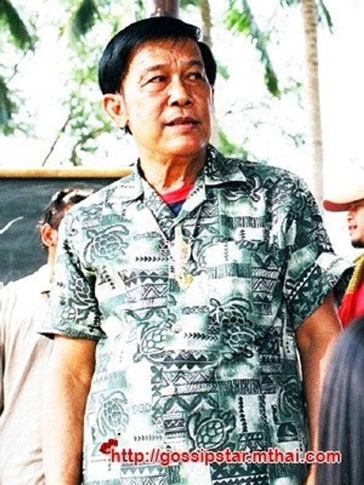 ชาย เมืองสิงห์ เดี้ยง! ญาติหามส่งรพ.ด่วน