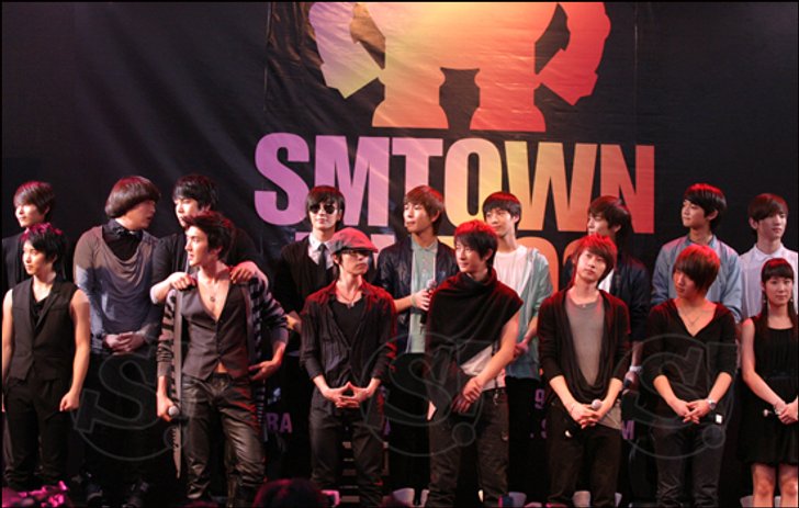 กองทัพศิลปิน SM ปลื้ม! แฟนๆ นับหมื่น ร่วมต้อนรับในงานแถลงข่าว