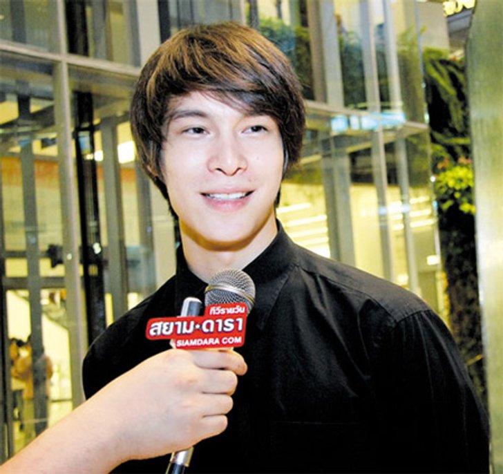 พีท เดอะสตาร์ ฟันเหนาะๆ8 หลักถ่ายแบบสิงคโปร์